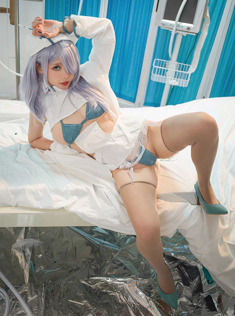 樱岛嗷一 魔太郎 蓝白医生cosplay紫蓝发护士装青蓝内衣缩略图2