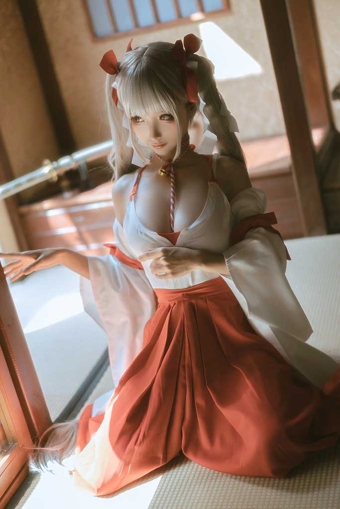 蠢沫沫 碧蓝航线Formidable（可畏）cosplay银发红白女巫装缩略图1