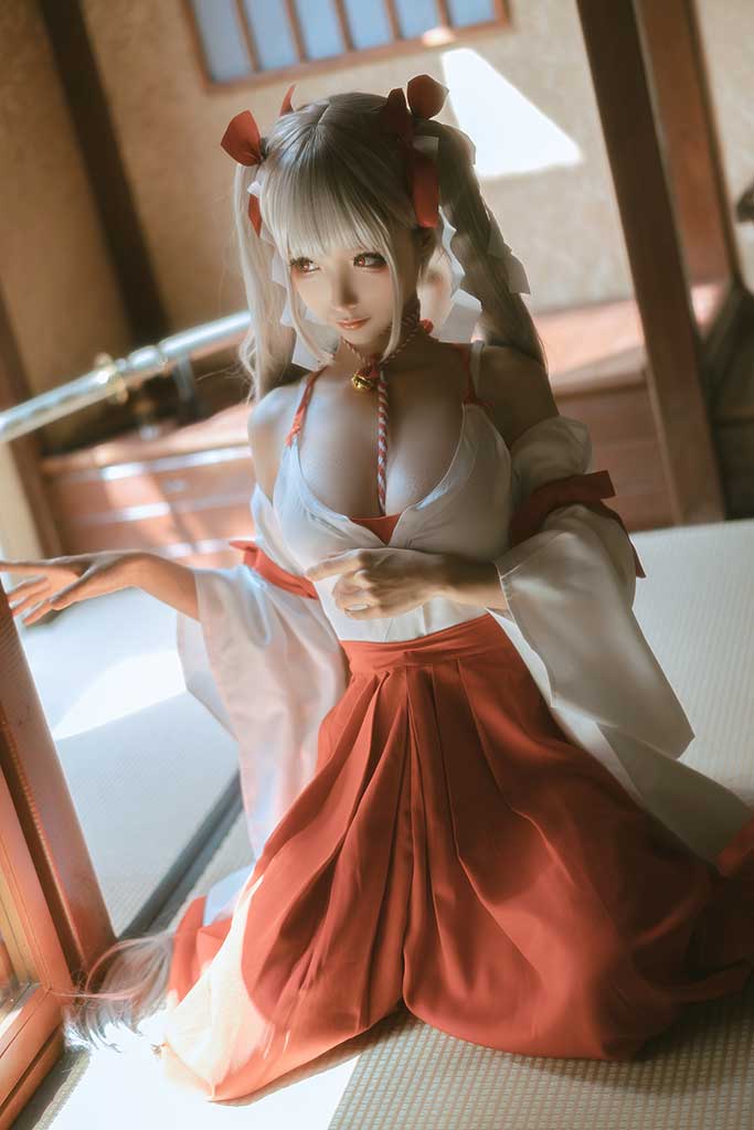 蠢沫沫 碧蓝航线Formidable（可畏）cosplay银发红白女巫装缩略图1