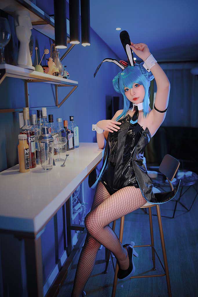yuuhui玉汇 Hatsune Miku（初音未来）cosplay蓝绿发黑兔女郎装黑连裤网袜缩略图1