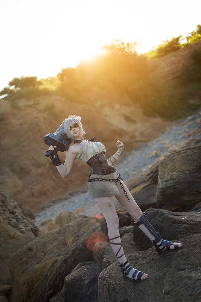 Saya The Fox 英雄联盟riven（雷玟）cosplay银发粉白连体衣缩略图1