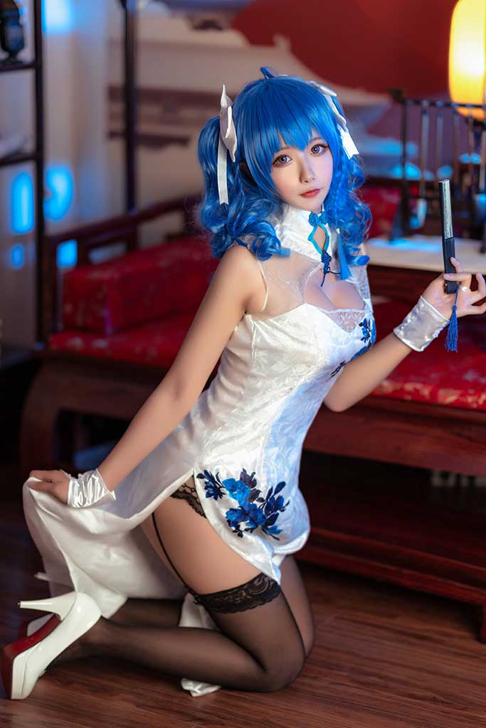 Momoko葵葵 碧蓝航线 圣路易斯cosplay蓝发银旗袍黑丝白高跟缩略图1