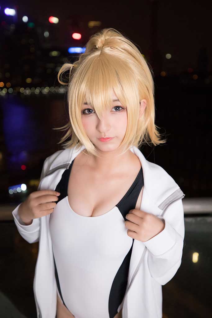 神楽坂真冬 战舰少女 Jeanne d’Arc（圣女贞德）cosplay金发连体泳装肉丝美腿美足白高跟缩略图3