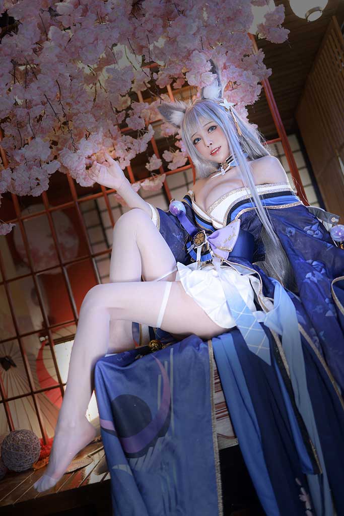 水淼Aqua 碧蓝航线 信浓cosplay兽耳银灰发女巫服白丝缩略图2