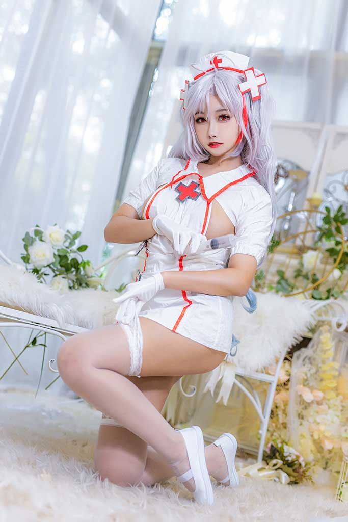 Momoko葵葵 碧蓝航线 欧根亲王cosplay白护士装白丝白手套缩略图1