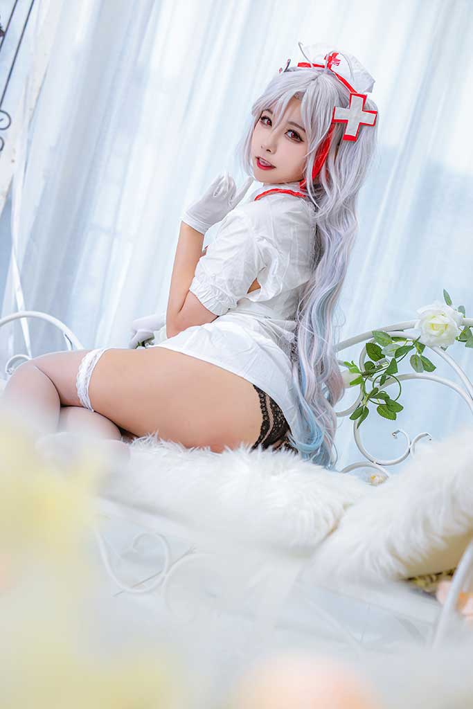 Momoko葵葵 碧蓝航线 欧根亲王cosplay白护士装白丝白手套缩略图2